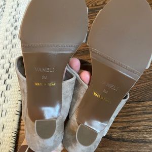 Size 8 Van Eli suede twist pumps, never worn!